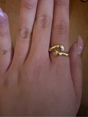 Finger Hug Ring